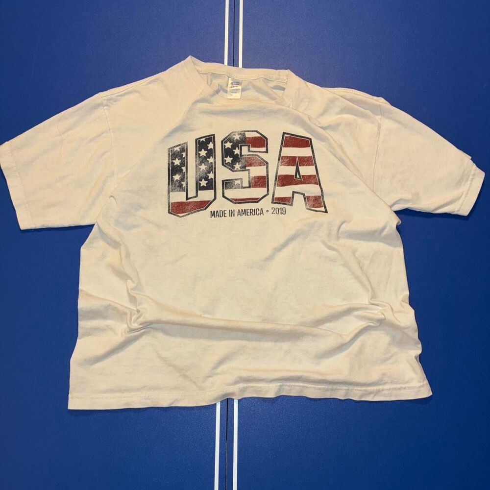 Cream and red vintage 90s USA T-shirt with Boxy fit